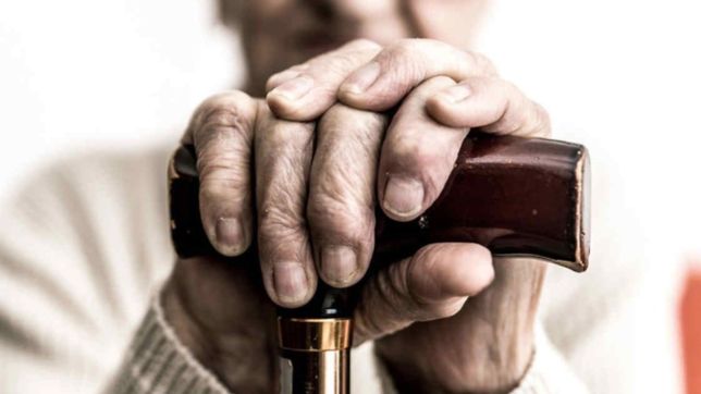 violento robo a un abuelo en city bell: lo golpearon y le robaron todos su ahorros