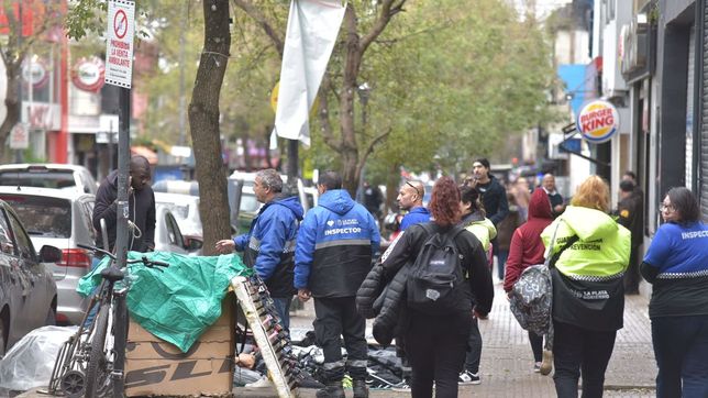 aseguran que aun hay 140 puestos de venta ambulante en las calles de la plata
