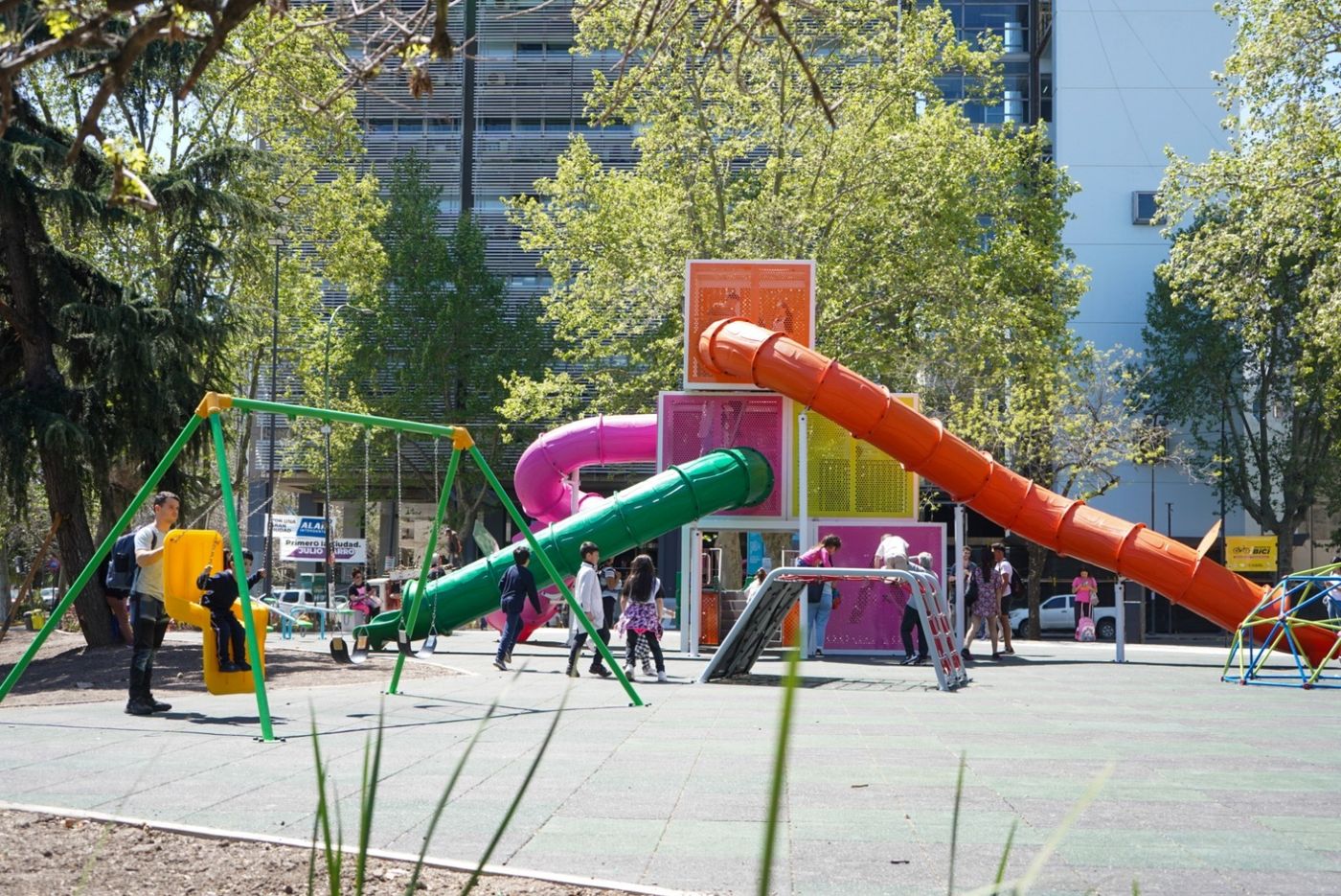 Juegos Plaza Moreno.jpeg