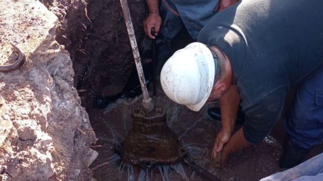 un amplio sector de la plata podria quedarse sin agua por obras de absa en la red