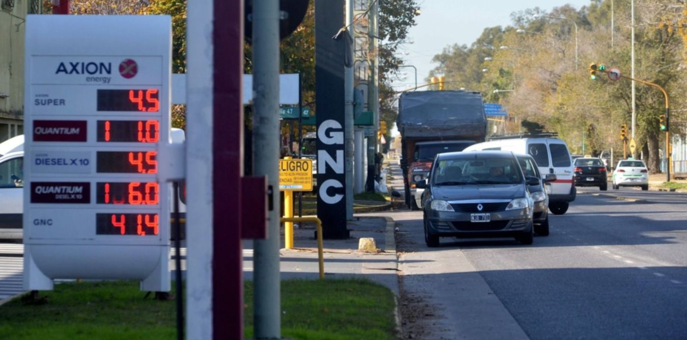 Colas en estación de servicio de GNC