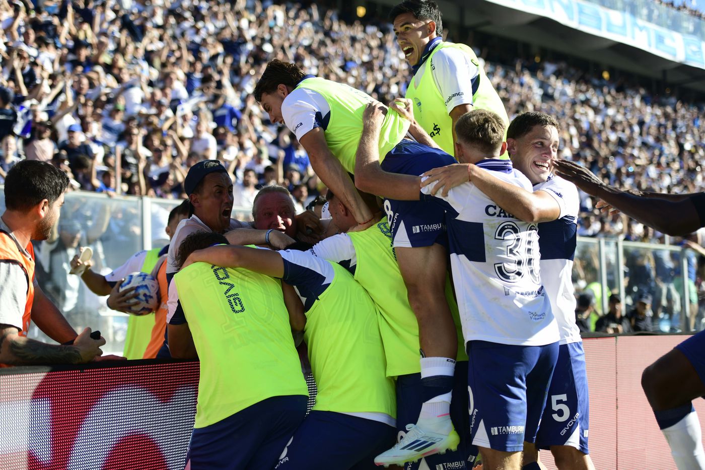 Gimnasia Estudiantes Clásico Platense festejo gol (3).jpg