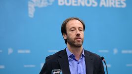 la provincia reabrira las negociaciones con los gremios y hay expectativa por un bono de fin de ano