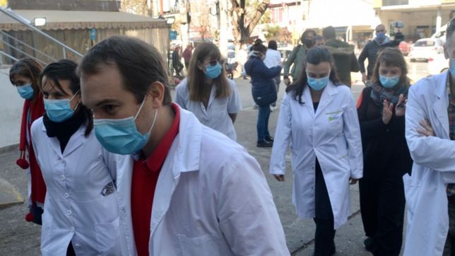 tras aislar a 110 trabajadores, el hospital san martin incorpora 30 enfermeros