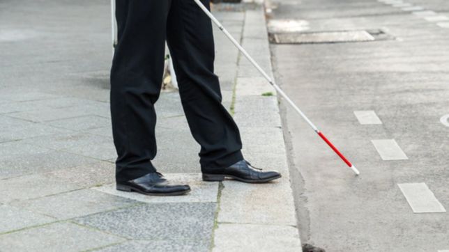 alumnos de la unlp crearon un baston y anteojos inteligentes para personas ciegas