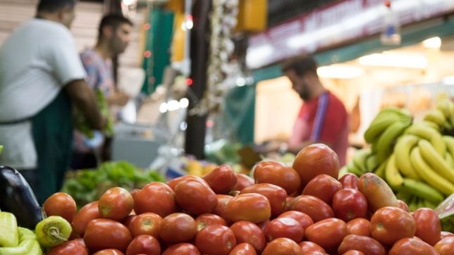 golpearon a un verdulero de barrio norte, lo amenazaron con un arma y le robaron $15.000