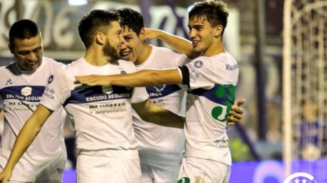 con troglio en el palco, gimnasia se impuso ante newells en el bosque platense