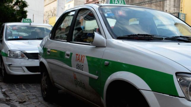 ensenada: un taxista se tiro de su auto en marcha en medio de un violento robo