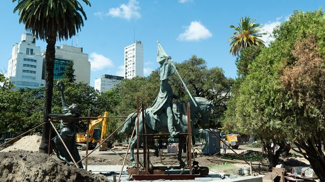 el oxido demoro los trabajos y se postergo la colocacion del monumento de plaza san martin