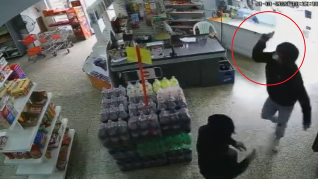 video: feroz robo armado en un centrico supermercado de la plata