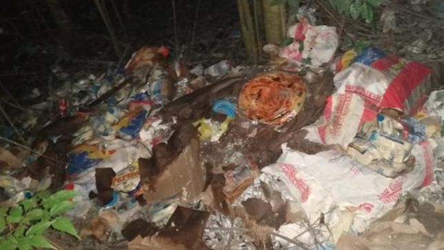 indignacion por un cargamento de alimentos tirado en un sector del parque pereyra iraola