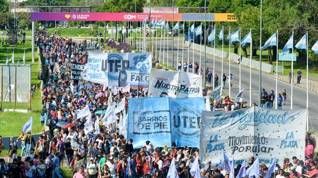 organizaciones cortan la autopista la plata-buenos aires