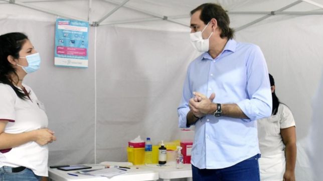 empezo la vacunacion contra el coronavirus en el polideportivo de los hornos
