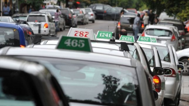 taxistas amenazan con ollas populares y escraches si no se aumenta la tarifa