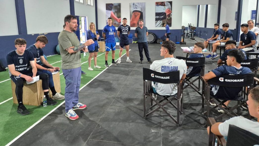 Morales, Insfrán y Lobos, presentes en una importante jornada de salud para las juveniles de Gimnasia