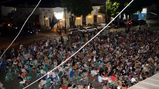 llegan a la plata jornadas imperdibles de cine y cuentos nocturnos al aire libre