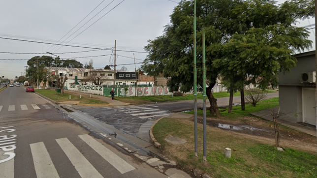 vecinos de hernandez indignados por el permanente olor a cloacas en el barrio