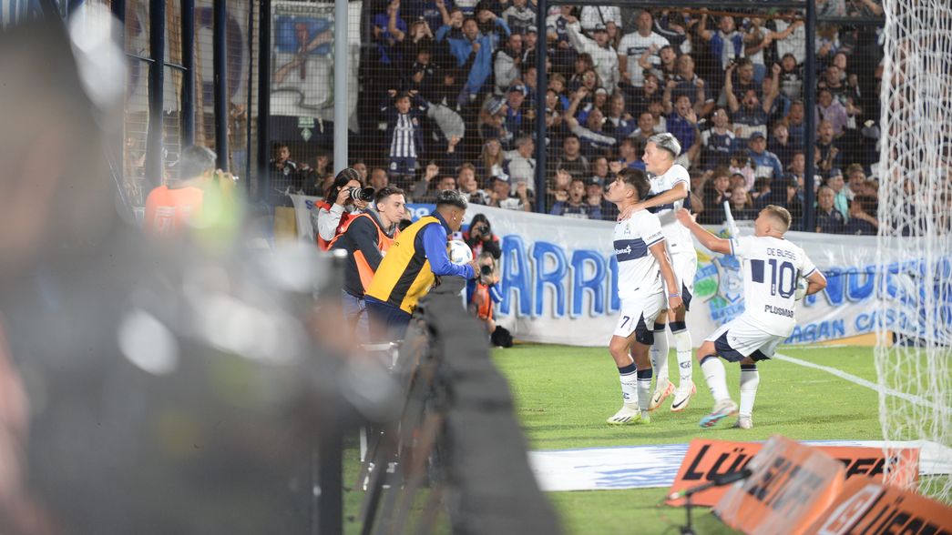 La increíble coincidencia entre Gimnasia, Huracán y el Bosque en un martes 13