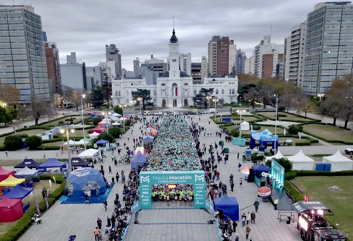 Largada Media Maratón La Plata 2024 (9).JPG