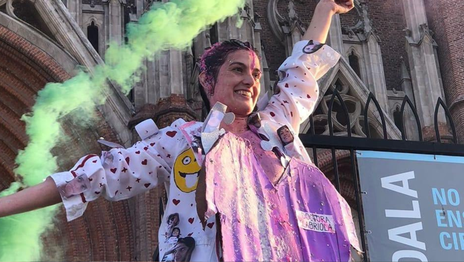 Convocan a una cadena de oración en La Plata por una joven médica internada en grave estado