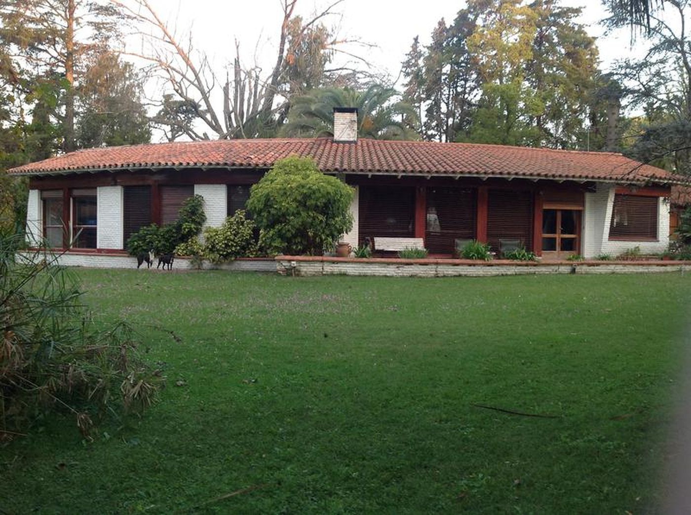 La casa donde ocurrió todo está ubicada en una zona de quintas de Villa Elisa, sobre la avenida Arana