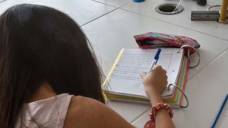Más de 1.500 escuelas bonaerenses pasarán a tener una hora más de clase desde abril