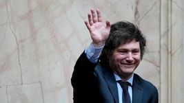 la justicia admitio el primer amparo colectivo contra el dnu de milei la justicia admitio el primer amparo colectivo contra el dnu de milei