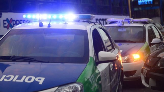 violento robo a un repartidor en la plata: le gatillaron dos veces para quitarle la moto