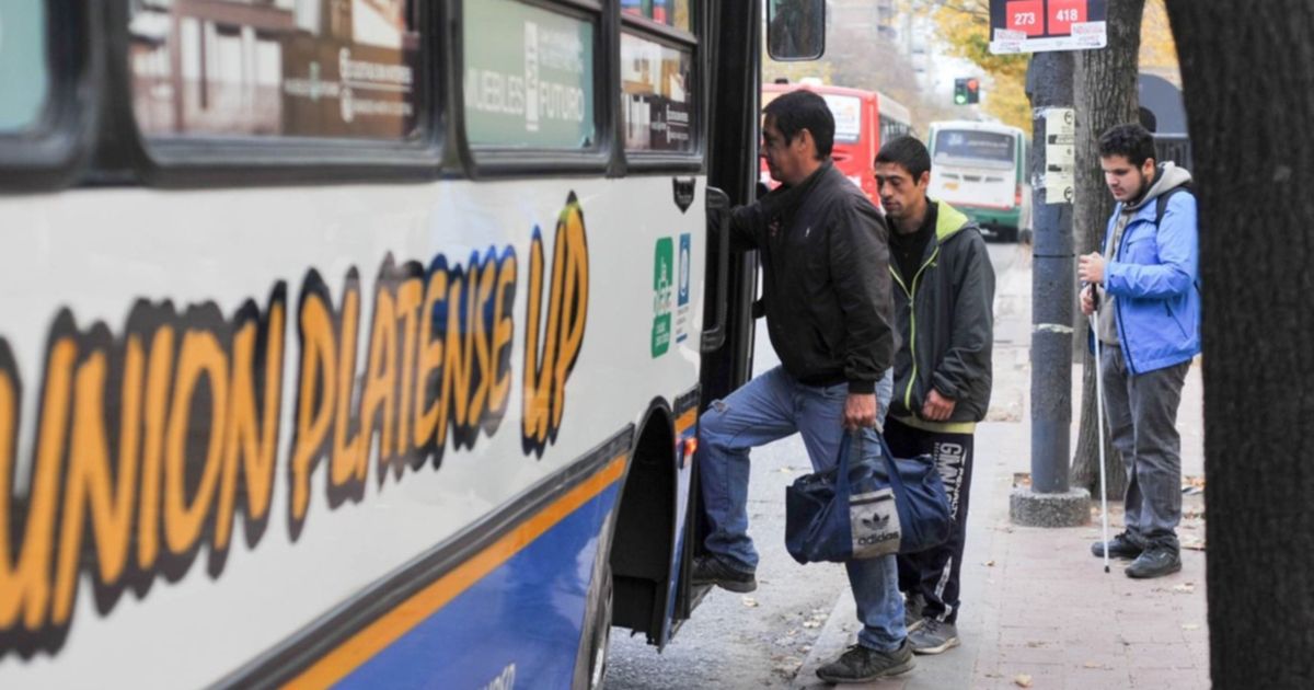 La UTA anunció un nuevo paro de micros en el interior: ¿qué va a pasar ...