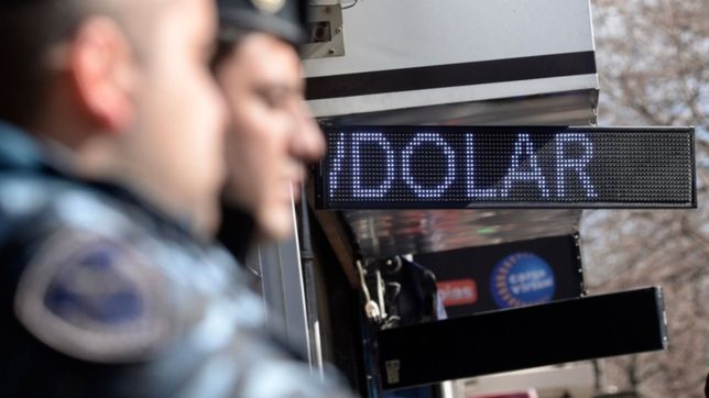 si argentina llega a un acuerdo por la deuda se podria flexibilizar el cepo al dolar