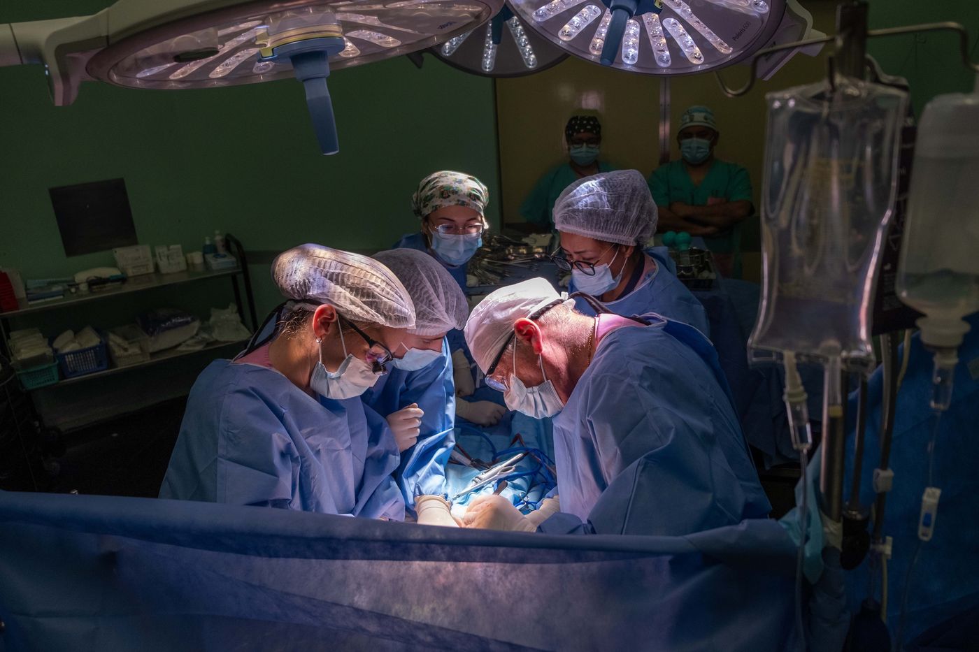 Médicos operación.jpg