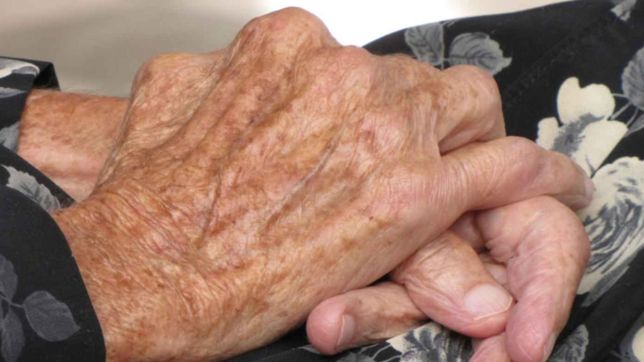 entraron por el altillo a la casa de una abuela de 90 anos y todos los ahorros