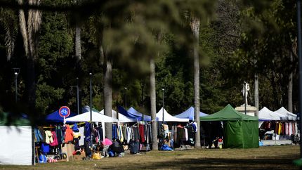 Unos 150 vendedores ambulantes de Parque Saavedra se sumaron al programa de relocalización municipal