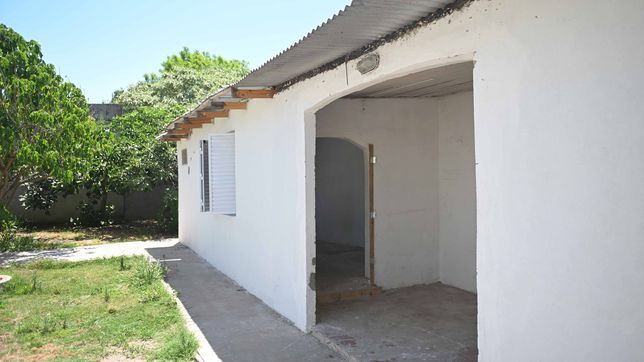 las fotos que muestran el deterioro de la casa donde vivia milagro sala en villa elvira