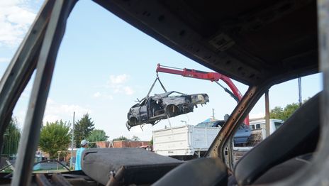 Retiraron otros 35 autos abandonados e incendiados en La Plata y avanza el plan de compactación Retiraron otros 35 autos abandonados e incendiados en La Plata y avanza el plan de compactación