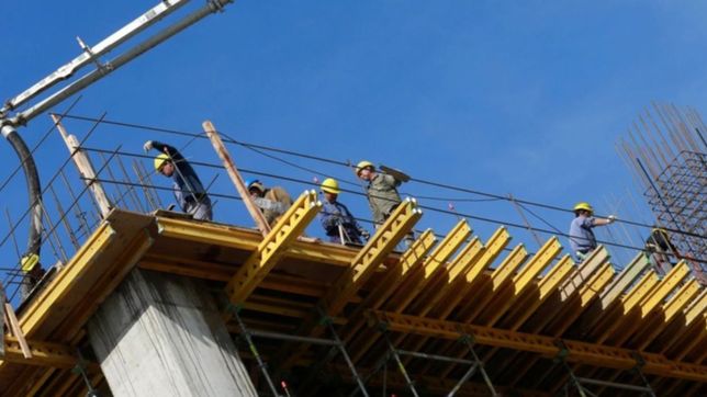 los sectores vinculados con la construccion de la plata se oponen a las restricciones