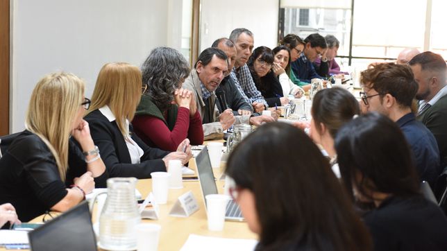 provincia le puso fecha a la reapertura de paritarias y hay expectativa por un posible bono