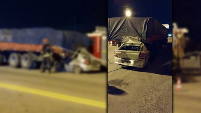 un hombre murio tras chocar con su auto contra un camion en ruta 3