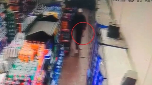 robo en un super en pleno centro de la plata, quedo filmado y salieron a buscarlo
