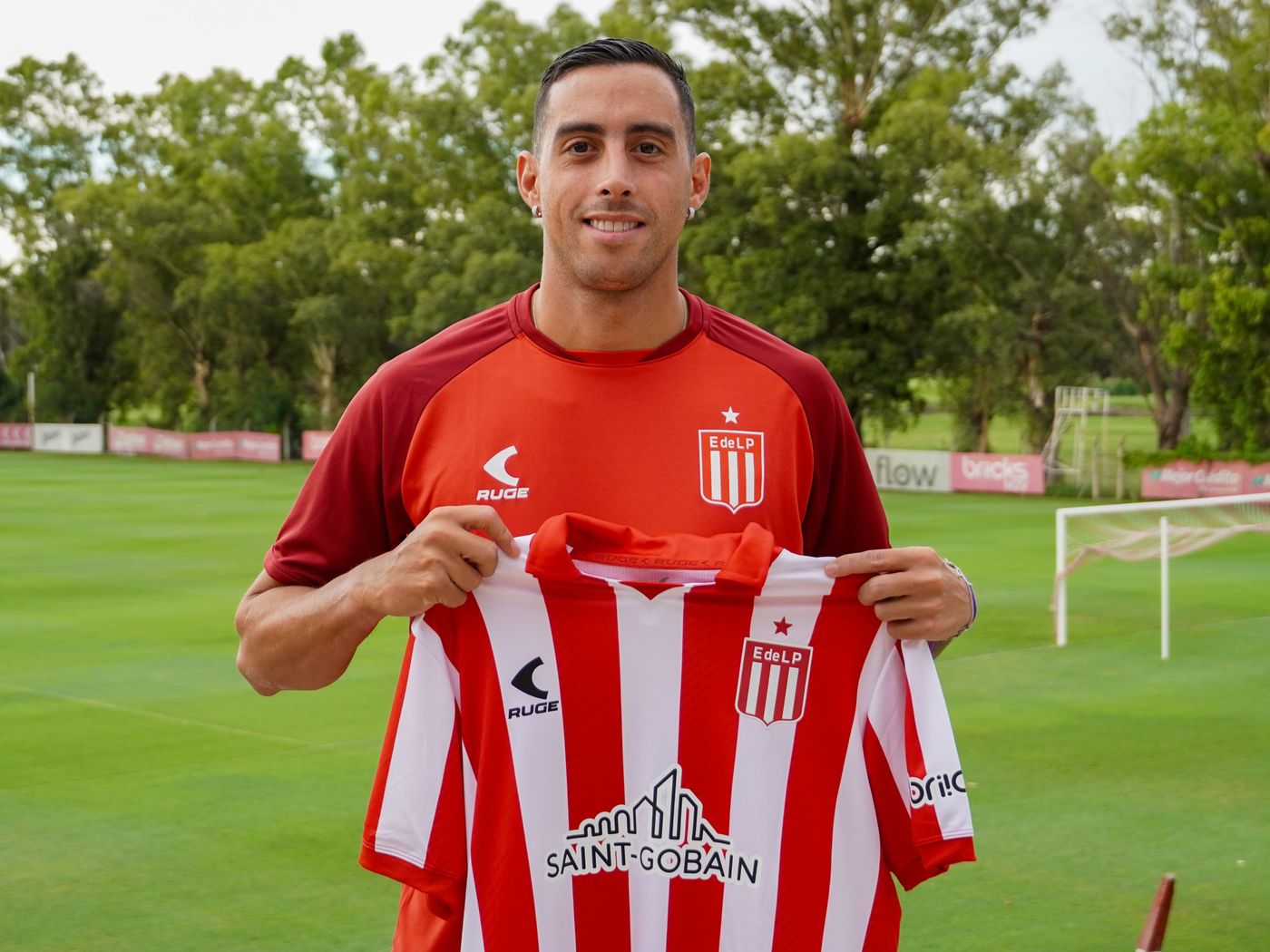 Ramiro Funes Mori Estudiantes 2.jpeg