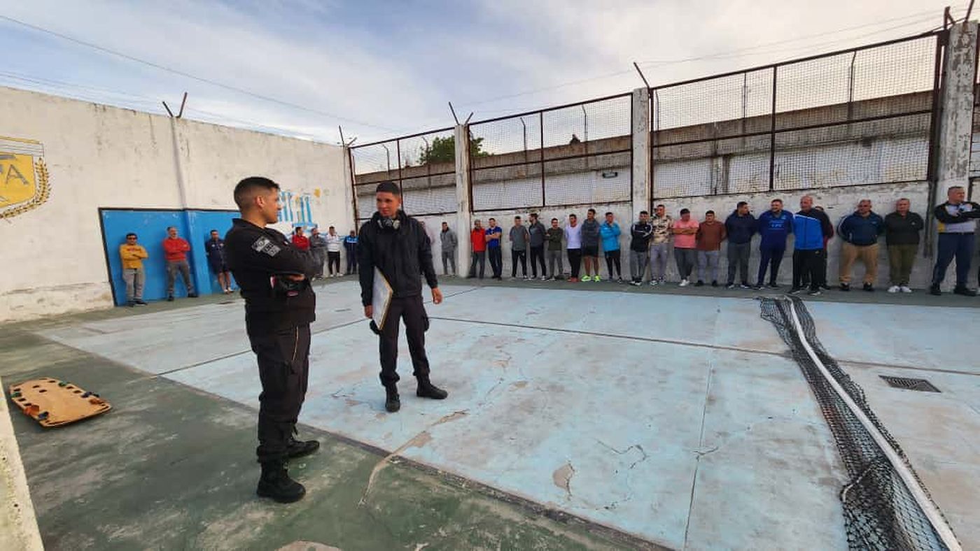 El objetivo del simulacro fue capacitar al personal penitenciario y a los internos de la Unidad 9