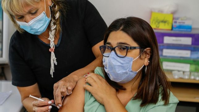 afirman que en julio comenzara la vacunacion a pacientes que no son de riesgo