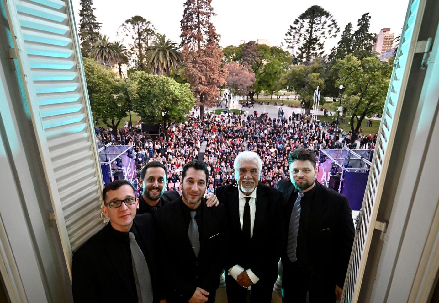Raúl Lavié cerró la Semana de la Música en el Pasaje Dardo Rocha de La Plata Raúl Lavié cerró la Semana de la Música en el Pasaje Dardo Rocha de La Plata