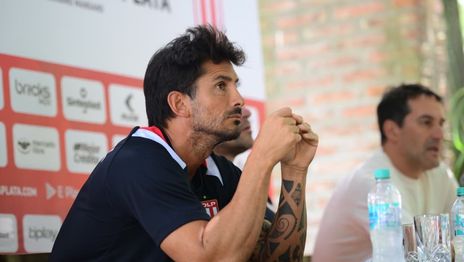 Angeleri se ilusionó con la mística de Estudiantes en la Libertadores