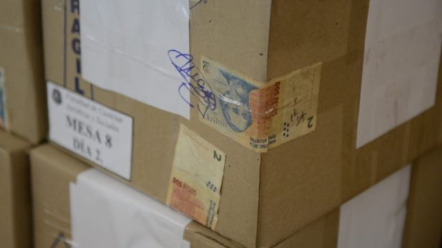 con un insolito precinto, asi blindan las urnas en derecho por las elecciones en la unlp