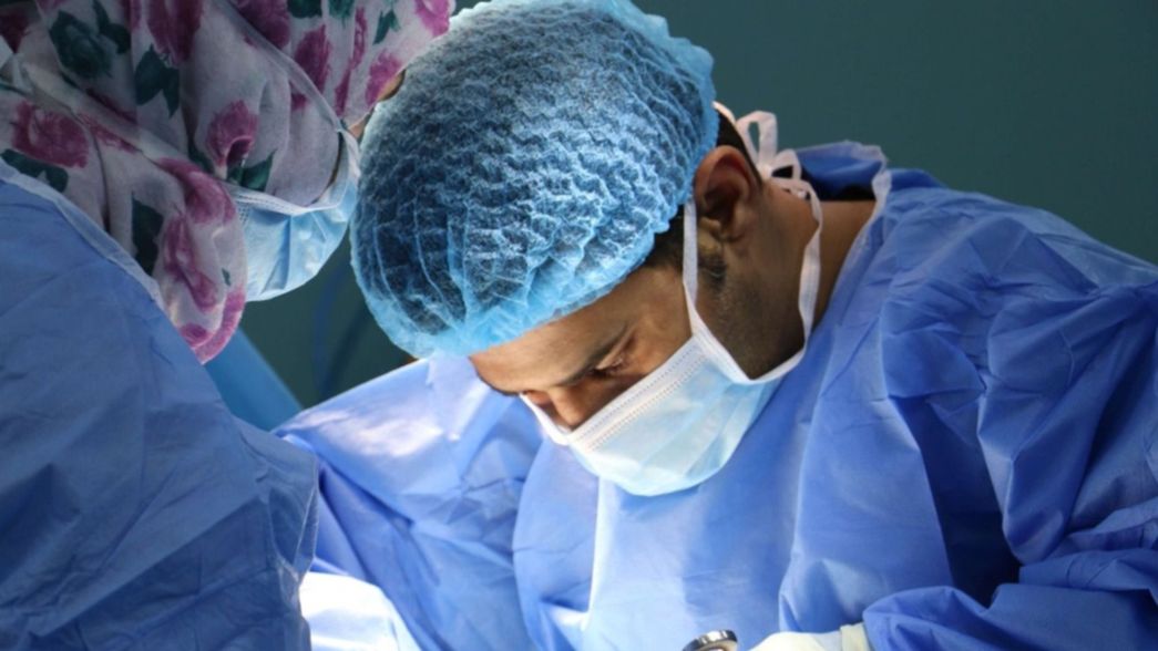 Denuncian a un cirujano por facturar a IOMA prácticas no pedida por mujeres trans