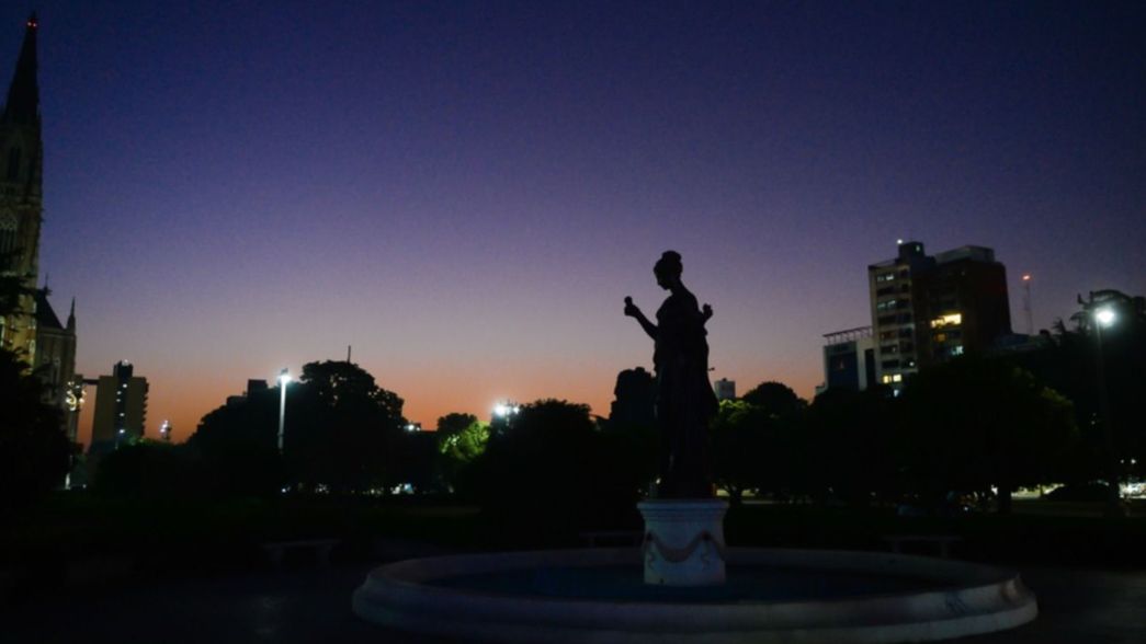 Una densa humareda copó el centro de La Plata y preocupó a los vecinos