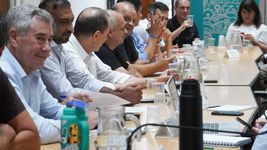 los gremios presionan a la provincia por otra oferta salarial antes de que termine la semana los gremios presionan a la provincia por otra oferta salarial antes de que termine la semana