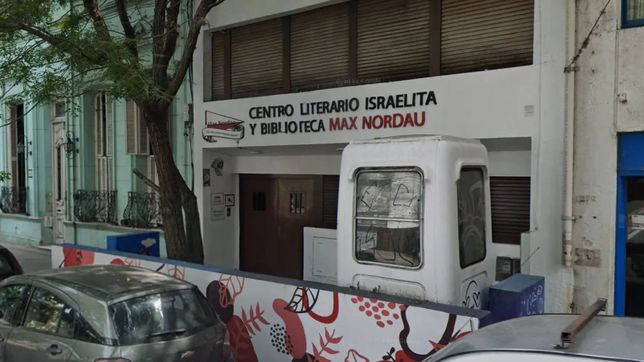 crece la indignacion por el ataque al max nordau y analizan las camaras para dar con los responsables