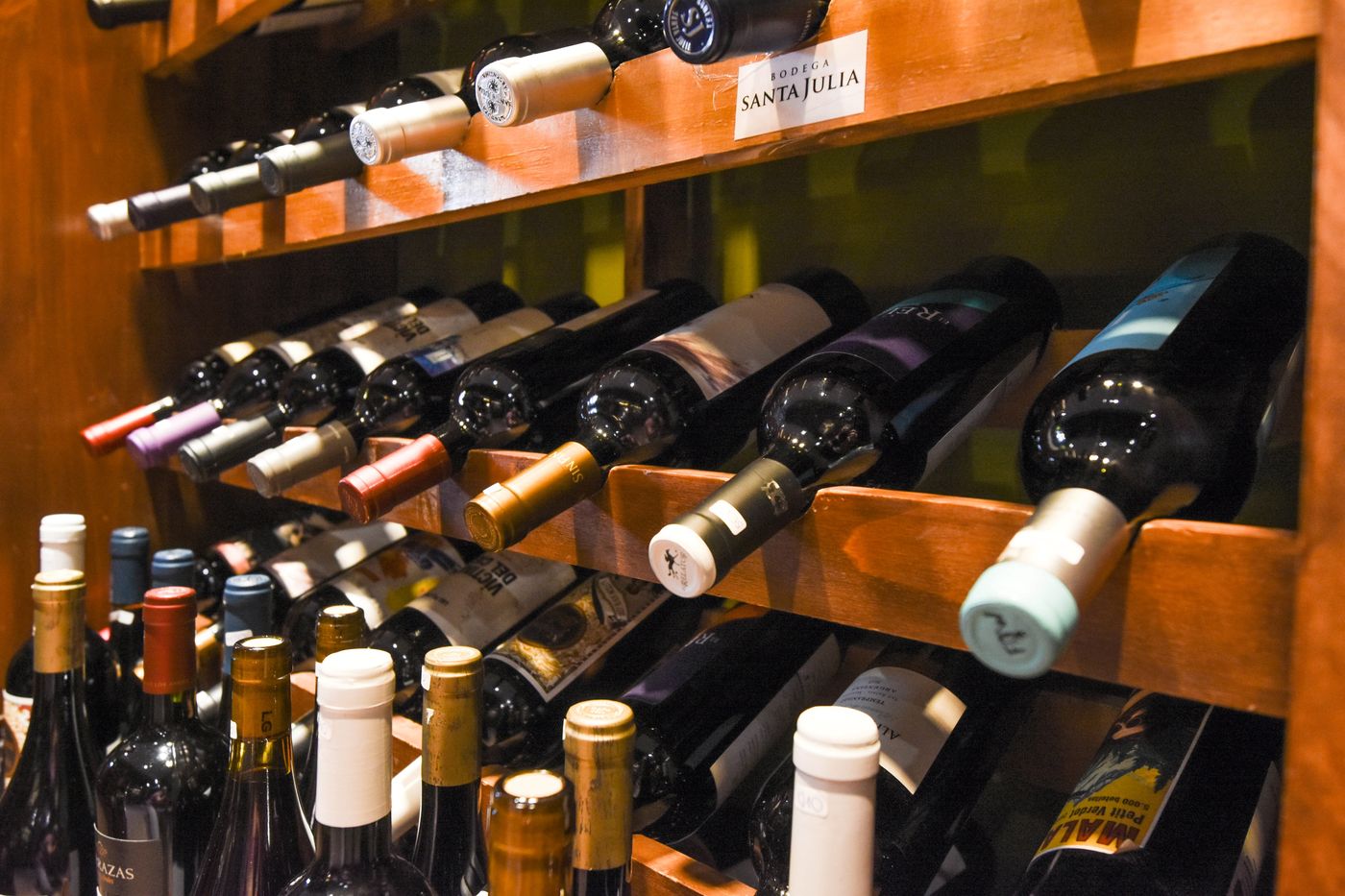 botellas vino alcohol.jpg